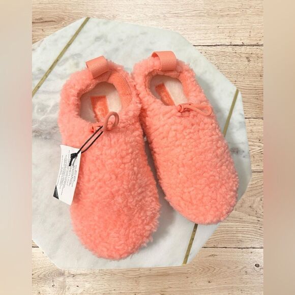 🔥 UGG Plushy Slippers Shearling Slip On Loafers Kids Size 2 EU 33.5 - Picture 6 of 12